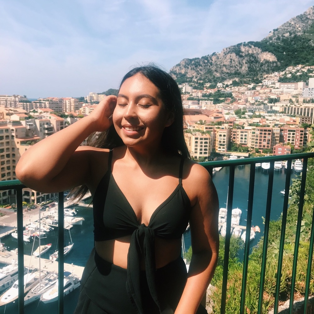 Meet your Posher, Leticia